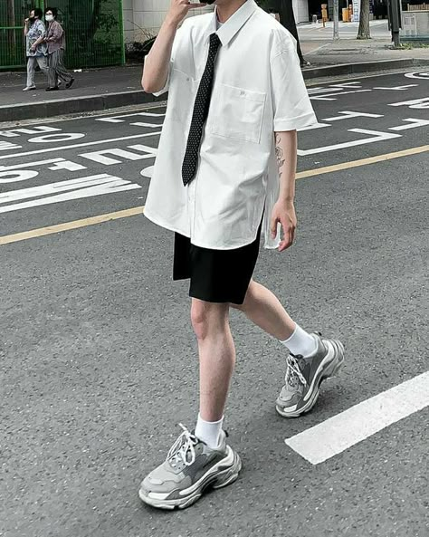 Anime Style Outfit Men, Korean Streetwear Men, Dr Mundo, 일본 패션, Shirt And Tie, Baggy Clothes, Tomboy Style Outfits, Men Fashion Casual Outfits, Streetwear Men Outfits