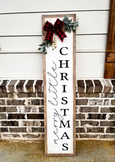 Christmas Door Leaner, Christmas Porch Leaners, Door Leaner, Vertical Signs, Porch Leaners, Christmas Signs Diy, Cricut Christmas Ideas, Rustic Christmas Ornaments, Christmas Craft Fair