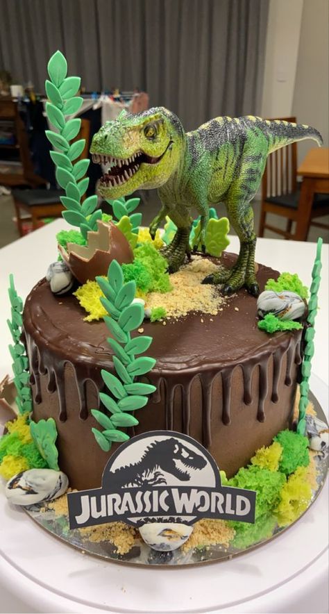 Jurassic World Dinosaur Cake-dinosaur birthday cake ideas - myfinancialhill Trex Dinosaur Cupcakes, Dinosaur Birthday Cake 5, Chocolate Dinosaur Birthday Cake, Dinosaur Cake 5th Birthday, T Rex Cake Easy, Realistic Dinosaur Cake, Land Before Time Birthday Cake, Dinosaur Train Cake, Jurassic Birthday Cake