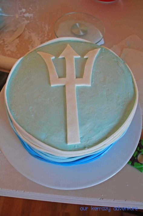 Percy Jackson Cake Tutorial - Our Kerrazy Adventure Percy Jackson Cake, Percy Jackson Crafts, Percy Jackson Birthday, Percy Jackson Party, Cool Cakes, Paris Cakes, First Communion Cakes, Confirmation Cakes, Book Cakes