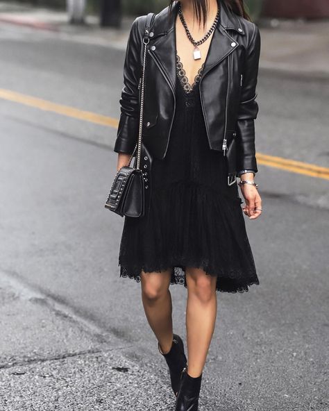 Rock 'n' Roll Style ★ #theversastyle Dresses With Leather Jackets, Glam Rock Style Outfits, Glam Rock Outfits, Rock Street Style, Rocker Dress, Rocker Chic Outfit, Leather Jacket Street Style, Glam Rock Style, Rocker Chic Style