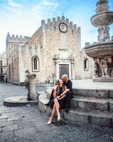 Duomo piazza Taormina Italy Sicily. Travel Couple in love. Taormina Photo Ideas, Taormina Itinerary, Taormina Sicily Restaurant, One Day In Taormina, Taormina Amphitheater, Taormina Sicily, San Domenico Palace Taormina, Public Garden, Catania