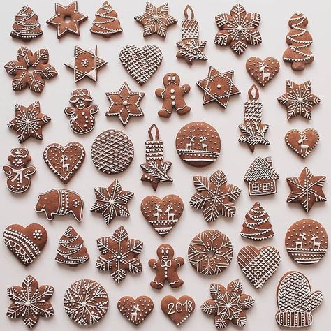 Christmas Biscuits Recipe, Gingerbread Cookies Decorated, Christmas Biscuits, Gingerbread Decorations, Cookies Christmas, Ginger Cookies, Xmas Cookies, Christmas Sweets, Christmas Cookies Decorated