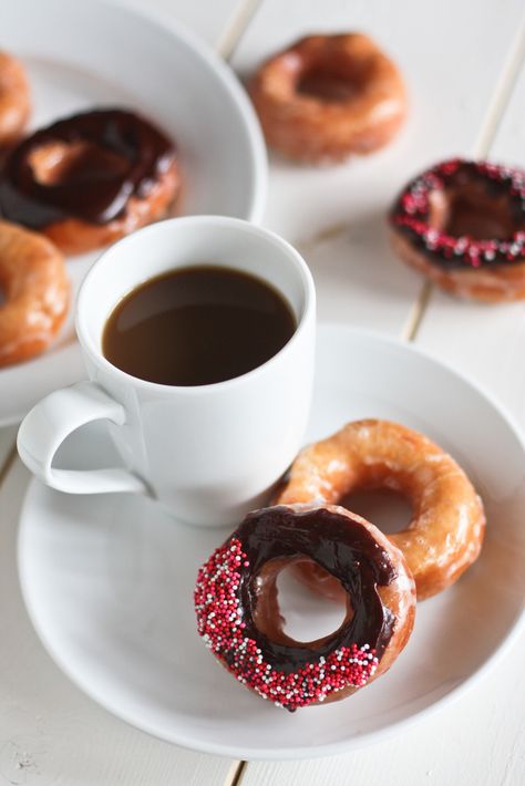 #NationalDoughnutDay https://flic.kr/p/7CNgP9 | coffee and doughnuts, anyone? | www.honeyandjam.com/2010/02/homemade-doughnuts.html  explore! Honey Jam, Homemade Doughnuts, Gingerbread Latte, Coffee And Donuts, Coffee Photography, Morning Tea, Good Morning Coffee, Jam Recipes, A Cup Of Coffee