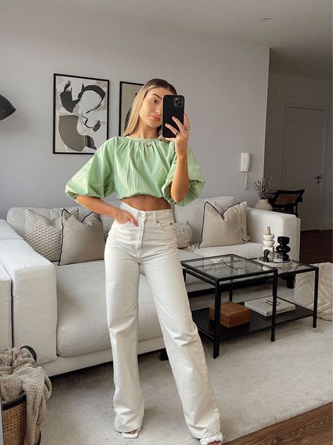 Green Blouse Outfit, Lily Clark, Therapist Outfit, Green Outfits For Women, Zara Wide Leg Jeans, Fashion Major, White Outfits For Women, Blue Flare Jeans, Minimalist Fashion Women