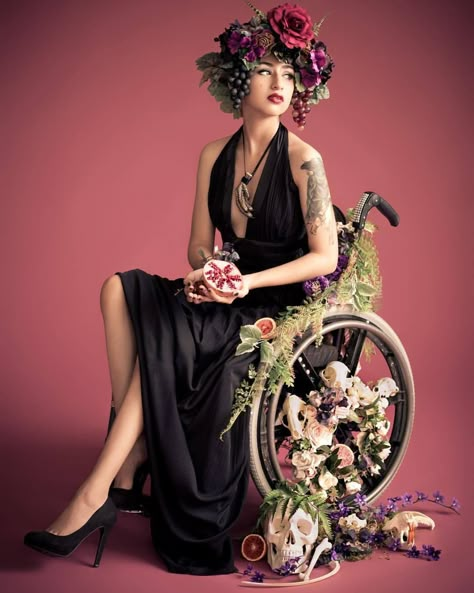 Wheelchair Photography, Disabled Fashion, Wheelchair Fashion, Wheelchair Women, Wheel Chair, Human Poses Reference, Human Poses, Body Poses, Pose Reference Photo