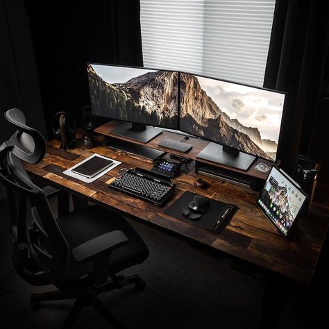 https://www.instagram.com/p/CNiC1l7gDp9/?igshid=o7jkwm4fodev Study Designs, Setup Inspiration, Dual Monitor Setup, Computer Desk Setup, Desk Setups, Home Studio Setup, Streaming Setup, Pc Setups, Gaming Setups