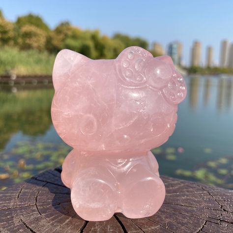 Hello Kitty Crystal, Rose Quartz Aesthetic, Hello Kitty Aesthetic, Hello Kit, Crystal Angels, Diy Crystals, Hello Kitty Items, Rose Quartz Crystal, Pink Quartz