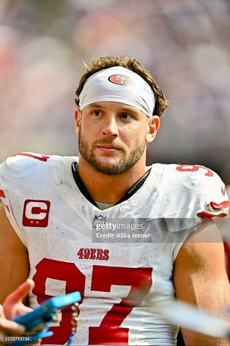 Men Wavy Haircut, Nick Bosa Girlfriend, Nick Bosa, Nfl Football 49ers, Football 49ers, Cute Football Players, 49ers Football, Football Outfits, Locker Room