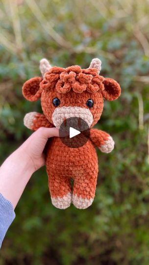 Crochet Highland Cow, Christmas Gift Themes, Crochet Pieces, Highland Cows, Crochet Cow, Crochet Lovers, Yarn Sizes, Basic Crochet Stitches, Crafty Diy