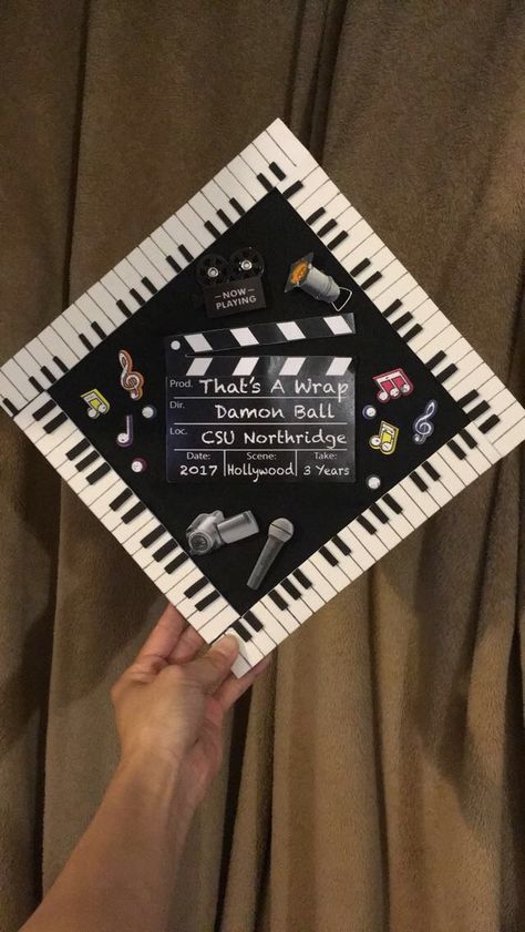 Cap Decoration Graduation, College Grad Cap Ideas, High School Graduation Cap, College Graduation Cap Decoration, Grad Cap Designs, Grad Pic, Senior Ideas, Cap Decoration, Grad Caps