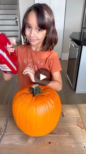 Easy Pumpkin Ideas Carving, Kid Pumpkin Carving Ideas, Pumpkin Carving Ideas Easy, Kids Pumpkin Carving, Easy Pumpkin Carving Ideas, Pumpkin Cravings, Pumkin Carving, Pumpkin Carving Party, Creative Pumpkin Carving