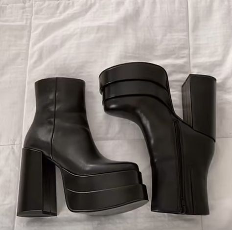 Platform Boots Aesthetic, Dr Shoes, Fancy Shoes, Aesthetic Shoes, Swag Shoes, Pretty Shoes, Dream Shoes, New Girl, Cute Shoes