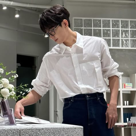 White Polo Outfit Men, Doctor Outfit, Polo Outfit, Guy Fits, Gamer Boy, Seventeen Going Seventeen, Band Wallpapers, Going Seventeen, Seventeen Wonwoo