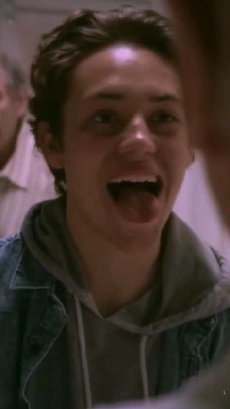 Ethan Shameless, Carl Gallagher Video, Carl Shameless Wallpaper, Shameless Aesthetic Wallpaper, Shameless Carl Gallagher, Shameless Show, Carl Shameless, Ethan Cutkosky, Shameless Scenes