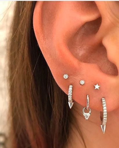 Triangle Ear Piercing, Ear Constellation, Ear Piercing Combinations, Constellation Piercings, Forward Helix Earrings, Constellation Earrings, Multiple Ear Piercing, Forward Helix Piercing, Cool Ear Piercings