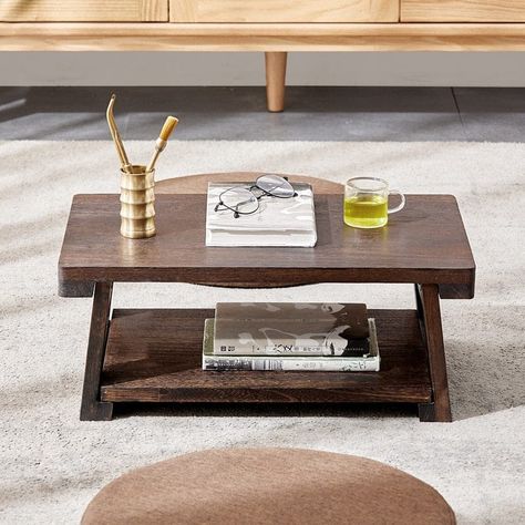 La table basse japonaise est une pièce d'ameublement inspirée du design traditionnel japonais. Elle incarne l'esthétique minimaliste, la fonctionnalité et l'harmonie des intérieurs japonais. Fabriquée avec des matériaux naturels tels que le bois ou le bambou, la table basse japonaise présente un design épuré et des lig Window Coffee Table, Petite Table, Small Coffee Table, Household Furniture, Small Tables, Tea Table, Bay Window, Sofa Table, Wood Construction