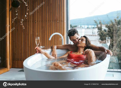 Romantic Bath Together Couple, Bath Together Couples, Romantic Bath, Honeymoon On A Budget, Romantic Questions, Bawah Air, Kansas City Wedding, Romantic Weekend, Relaxing Bath