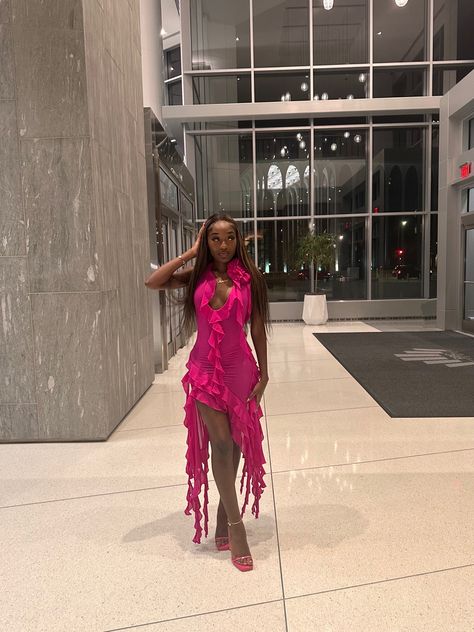 Pink Birthday Dress Black Women, Pink Bow Dress For Birthday, Pink Birthday Dinner Dress Black Women, Black Woman Pink Dress, Baddie Pink Dress Outfit, 19th Birthday Outfit, Baddie Dresses, Barbie Halloween Costume, 18th Birthday Outfit