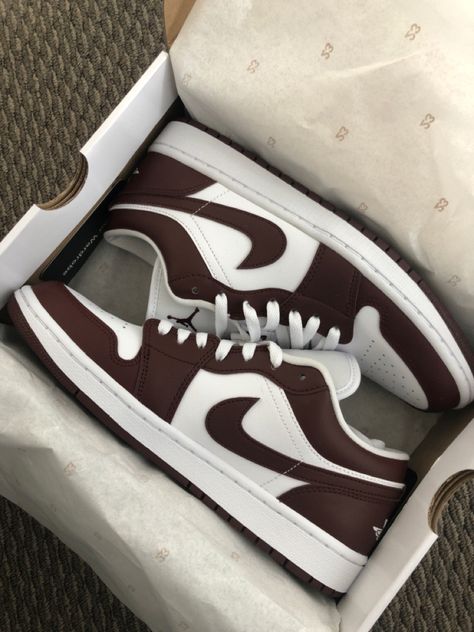 Brown Low Dunks, Low Dunks, Nike Air Jordan Shoes, Trendy Shoes Sneakers, Nike Shoes Girls, Jordan Shoes Girls, All Nike Shoes, Cute Nike Shoes, Fresh Shoes