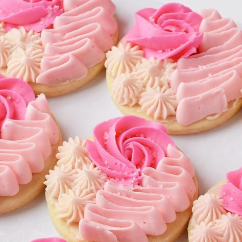 Ashley | Girl That Cakes on Instagram: "Can’t have too much pink!! Do you agree? 💗💕💗 @girlthatcakes #cookies #buttercreamcookies #buttercreamcookiers #sugarcookies #buttercreamsugarcookies #pinkcookies #pinkbuttercream #wiltoncakes #cookiesofinstagram #buttercreamfrosted #bestcookies #prettycookies #cookier #cookiegram #cookiegoals #cookielover #cutoutcookie #buttercreamfrostedcookies" Flower Sugar Cookies Buttercream, Spring Buttercream Cookies, Pink Decorated Cookies, Mother’s Day Sugar Cookies Buttercream, Birthday Cookies Buttercream, Girly Sugar Cookies, Buttercream Sugar Cookie Decorating, Buttercream Birthday Cookies, Sugar Cookies With Buttercream Frosting