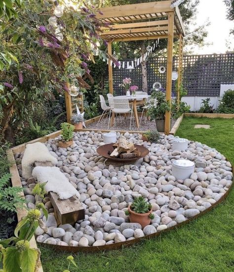 53 Stunning Outdoor Fire Pit Ideas - Chaylor & Mads Modern Outdoor Firepit, Garden Concept, Backyard Gardens, Fire Pit Ideas, Fire Pit Landscaping, Gardens Ideas, Gardening Design, Fire Pit Area, Party Garden