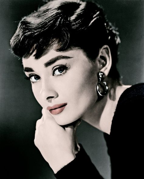 Audrey Hepburn Eyebrows, Audrey Hepburn Hair, Style Icons Women, Aubrey Hepburn, Photos Rares, Audrey Hepburn Photos, Audrey Hepburn Style, Richard Avedon, National Portrait Gallery