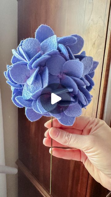 Felt Ball Flowers Diy, Felt Hydrangea Diy, Felt Hydrangea, Felt Flower Garden, Lia Griffith Felt Flowers, Cherry Blossom Felt Flowers, Felt Flowers Patterns, Hydrangea Bloom, Fabric Balls