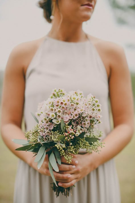 romantic rainy day wedding | j.woodbery photography | Glamour & Grace Romantic Rainy Day, Inexpensive Wedding Flowers, Beach Wedding Decorations Reception, Church Wedding Flowers, Wedding Glamour, Rainy Day Wedding, Cheap Wedding Flowers, Modern Wedding Flowers, Wax Flower