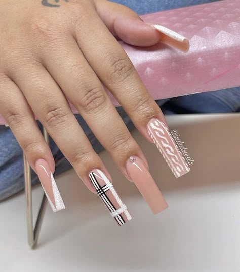 Burberry Nails, Beige Nails Design, Plaid Nail Designs, Plaid Nails, Cute Nail Art Designs, Beige Nails, Girly Acrylic Nails, Fall Acrylic Nails, Acrylic Nails Coffin Pink