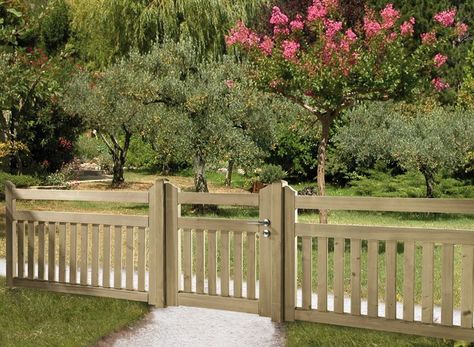 Short Fence, Low Fence, Fence Yard, Craftsman Homes, Small Fence, Privacy Fence Designs, Homes Exterior, Front Fence, Lattice Fence