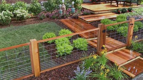 Hog Wire Fence, Fence Planning, Moderne Have, Fence Diy, Cheap Fence, Herb Garden Design, Garden Vines, Diy Fence, Building A Fence