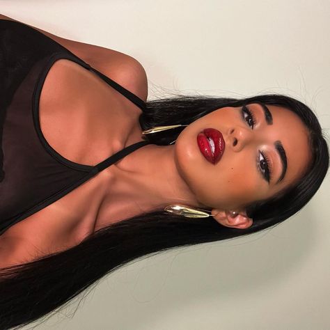 writing • Instagram Dark Red Lipstick Makeup, Iffat Marash, Red Lipstick Makeup Looks, 90s Makeup Look, Red Lips Makeup Look, Red Lipstick Makeup, Show Makeup, Makeup Accesories, Work Makeup