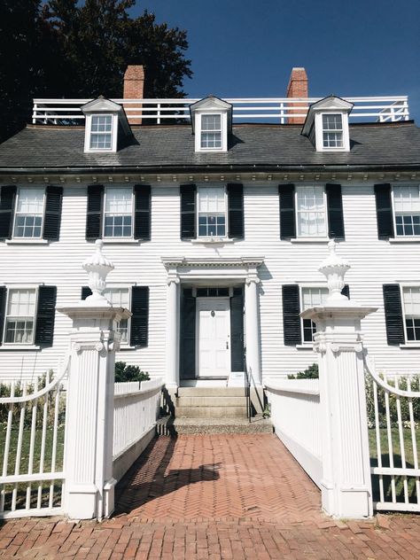 How to Plan the Perfect Visit to Spooky Salem, Massachusetts Georgian Colonial House, Hocus Pocus House, Salem Massachusetts Travel, Salem Trip, Marblehead Lighthouse, Essex Street, Massachusetts Travel, Salem Massachusetts, Salem Ma