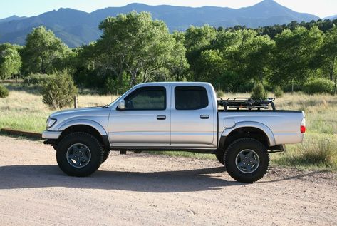 You May Want a Vintage Defender, But Get This Used Toyota Tacoma Vintage Defender, Old Land Rover, Tacoma 2002, 2002 Toyota Tacoma, Tacoma 4x4, Toyota Tacoma Sr5, Ford Broncos, Sport Truck, 2004 Toyota Tacoma