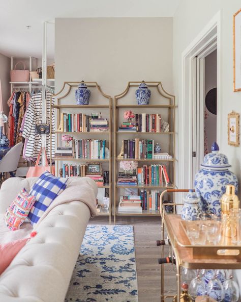 Colorful Apartment Ideas, Boho Apartment Aesthetic, Bedroom Ideas Studio, Colorful Apartment Aesthetic, Apartment Aesthetic Cozy, Apartment Room Decor, Preppy Living Room, Dc Apartment, Preppy House