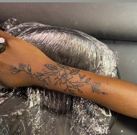 Track Makeup, Tattoos Simplistic, Tattoo Black Women, Hummingbird Flower Tattoos, Wrap Around Tattoo, Tattoos Meaningful, Flower Wrist Tattoos, Beautiful Flower Tattoos, Tasteful Tattoos