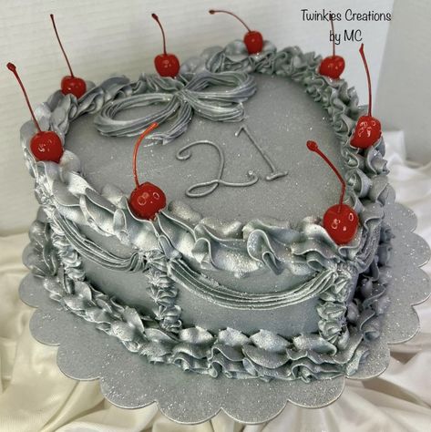 Silver glitter and buttercream Silver Heart Cake, Bolo Aesthetic, Silver Birthday Cake, Heart Birthday Cake, 22nd Birthday Cakes, Suprise Birthday, Birthday Cake Writing, Heart Shaped Cake, Heart Cakes