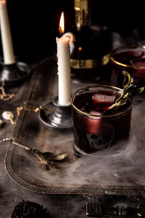 Witchy Alcoholic Drinks, Witchy Cocktail Recipe, Witchy Cocktails, Witchy Drinks, Witch Cafe, Bartending Ideas, Thing Aesthetic, Halloween Glamour, Witchy Birthday