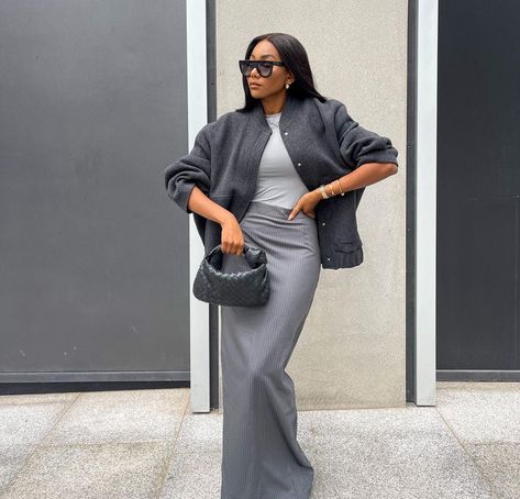 Grey Maxi Skirt Outfit, All Grey Outfit, Gray Skirt Outfit, Long Grey Skirt, Grey Maxi Skirt, Bottega Bag, Grey Maxi Skirts, Maxi Skirt Outfit, Ready For Autumn