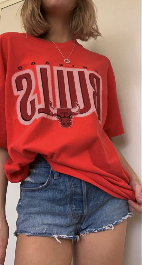 bulls oversized tshirt and shorts Oversized Tee With Shorts Outfit, Baggy Shirts With Shorts, Baggy Top And Shorts, Oversize Shirt With Shorts, Shorts And Big Tshirt Outfit, Shorts With Baggy Shirt, Baggy Tee And Shorts, Baggy T Shirt And Shorts, Baggy Summer Outfits Shorts