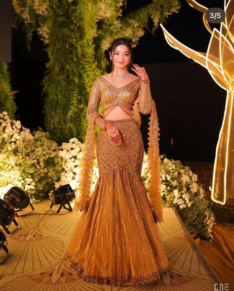 Wedding Dresses Indian Sisters, Fish Cut Dress, Indo Western Dress Party Wear, Fish Cut Lehenga, Fish Cut Gown, Lengha Design, Lehenga Ideas, Polo Car, Western Dresses For Girl