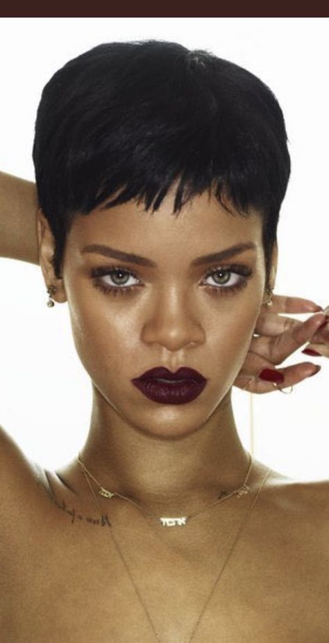 pookie is thurl on Twitter: "I truly cannot understand how a human can be this stunning https://t.co/MwuQxXpv0s" / Twitter Rhianna Short Hair, Rihanna Pixie Cut, Rihanna Pixie, Rihanna Short Hair, Rihanna Hairstyles, Rihanna Riri, Hair Braid Videos, Bad Gal, Rihanna Fenty