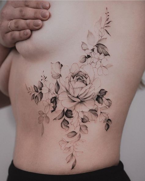 Side Body Tattoos, Side Body Tattoo, Lotusblume Tattoo, Mastectomy Tattoo, Rib Tattoos For Women, Hip Tattoos Women, Spine Tattoos For Women, Bff Tattoos, Stylist Tattoos