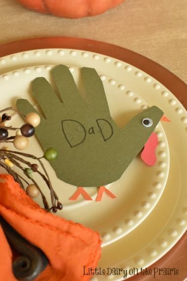 Dollar Store Thanksgiving Table, Thanksgiving Dec, Thanksgiving Name Cards, Easy Diy Thanksgiving Decorations, Turkey Place Cards, Thanksgiving Dinner Table Decorations, Thanksgiving Decorations Outdoor, Hand Turkey, Thanksgiving Crafts Diy