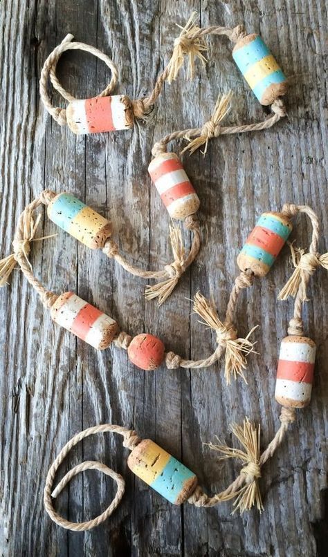 30+ Gorgeous DIY Christmas Garland Decorating Ideas For Your House Peach Decor, Deco Marine, Wine Cork Diy, Cork Projects, Diy Christmas Garland, Nautical Crafts, Nautical Christmas, Cork Diy, Cork Art