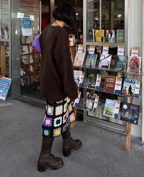 Granny Square Skirt, Chicago Street Style, Outfit Ideas November, Retro Black Dress, Crochet Midi Skirt, Square Skirt, Festival Skirt, Skirt Inspiration, Crochet One Piece