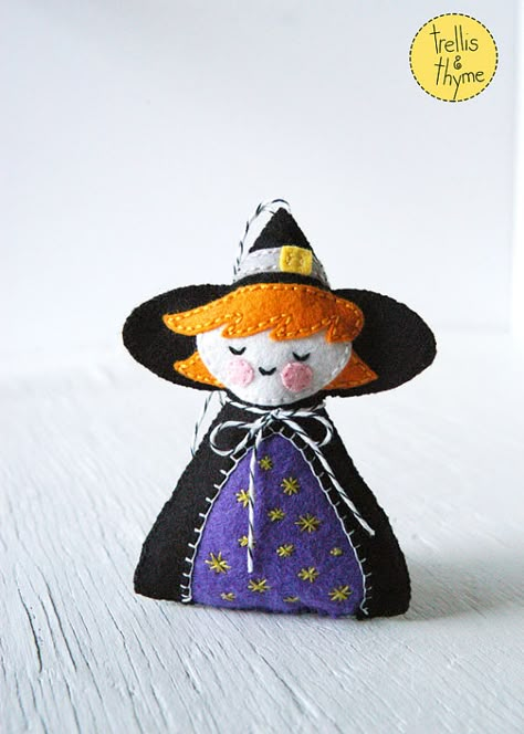 PDF Pattern  The Littlest Witch Halloween Felt от sosaecaetano Strega Halloween, Bruja Halloween, Rabbit Plushie, Halloween Felt Crafts, Felt Rabbit, Felt Ornaments Patterns, Softie Pattern, Pattern Doll, Adornos Halloween