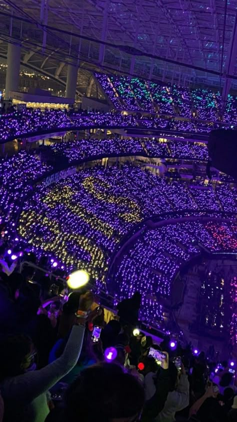 Coldplay Concert Aesthetic, World Famous Lover, Coldplay Concert, Kpop Backgrounds, Bts Show, Concert Aesthetic, Dream Concert, Bts Group Photos, Shadow Photos