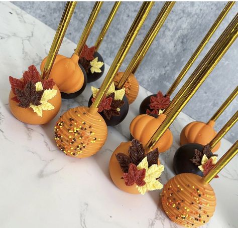 Fall Color Cake Pops, Autumn Cake Pops Ideas, Cakepop Thanksgiving, Cute Fall Cake Pops, Cake Pop Fall Ideas, Thanks Giving Cake Pop, Cake Pops Thanksgiving Ideas, Thanksgiving Cakepops Fall Cake Pops, Pumpkin Themed Treats